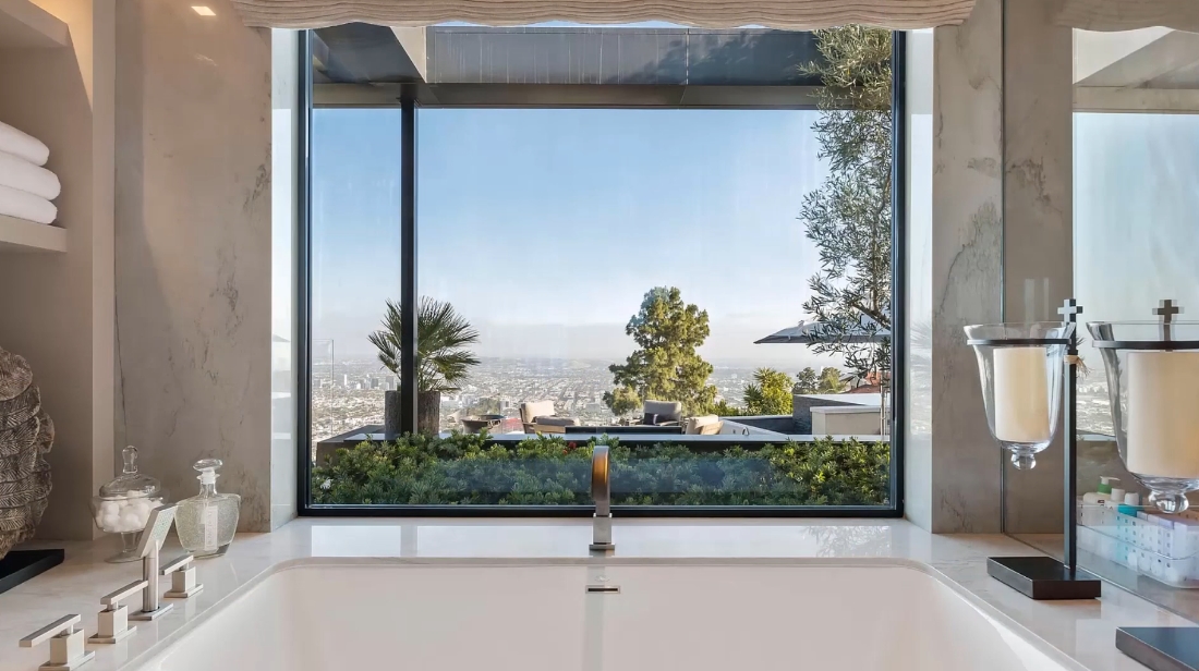 31 Interior Design Photos vs. 1616 Blue Jay Way, Los Angeles Luxury Home Tour