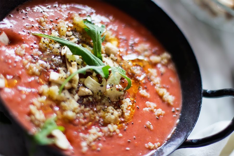 Sopa fría de tomate y perrichicos