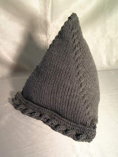 pyramid pillow, knitted pillow, tablet support