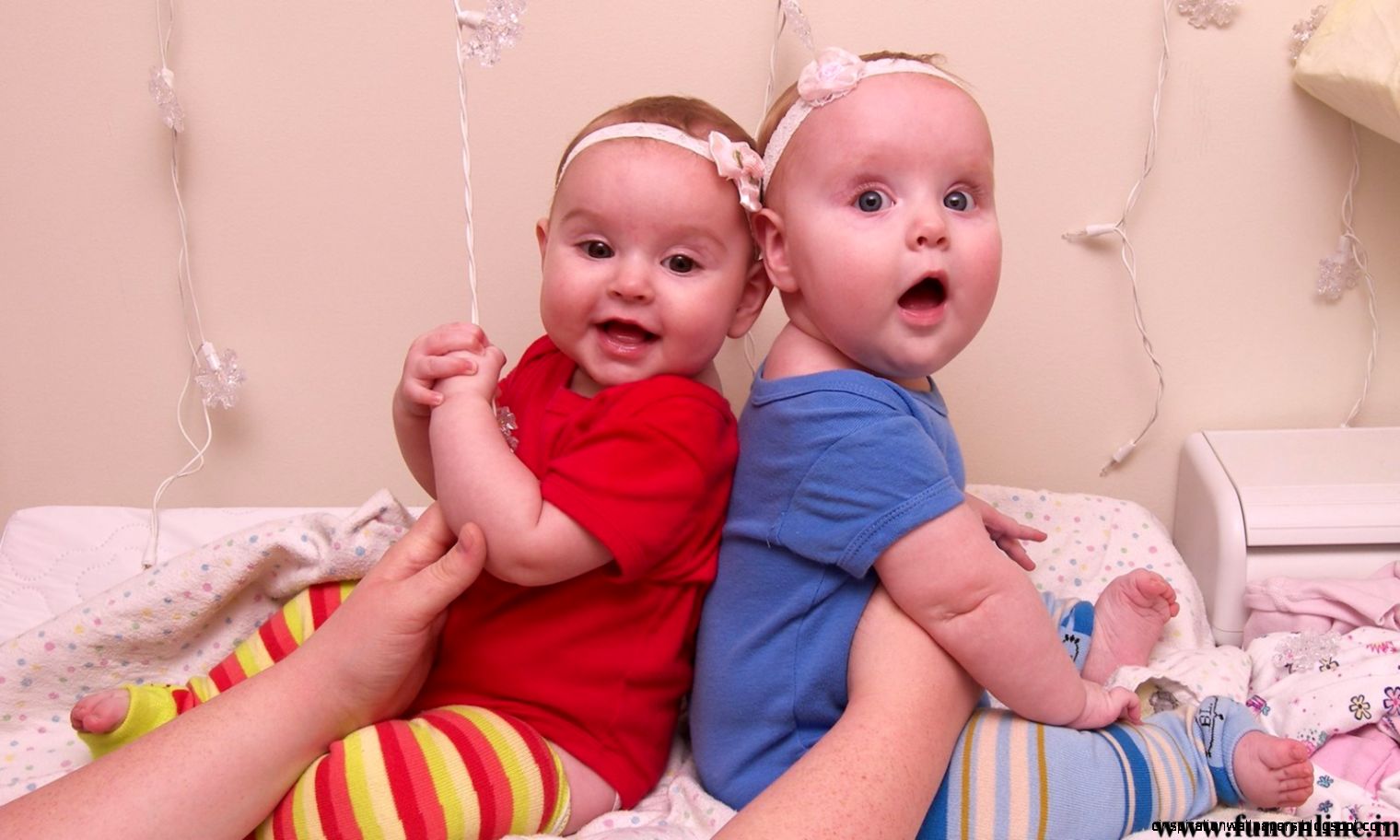 Cute Twin Babies Wallpapers