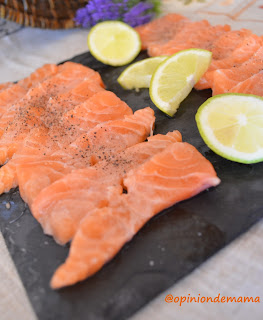 Sashimi de salmón con limón o soja