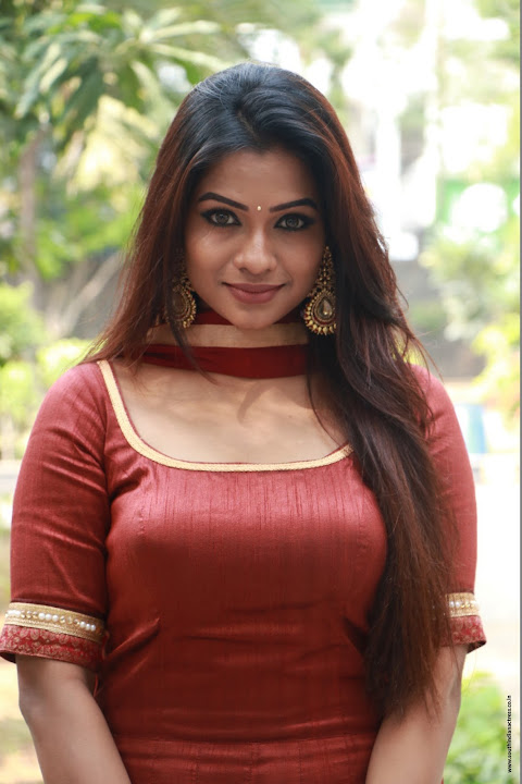 Leesha Eclairs at Eedili movie pooja