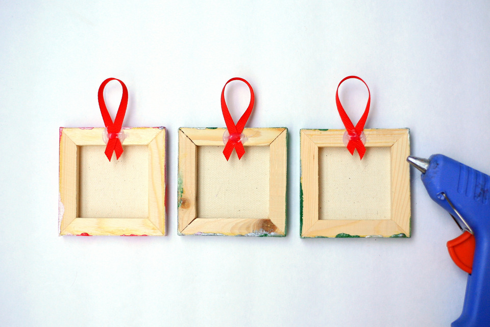 DIY mini canvas Christmas ornaments tutorial / Create / Enjoy