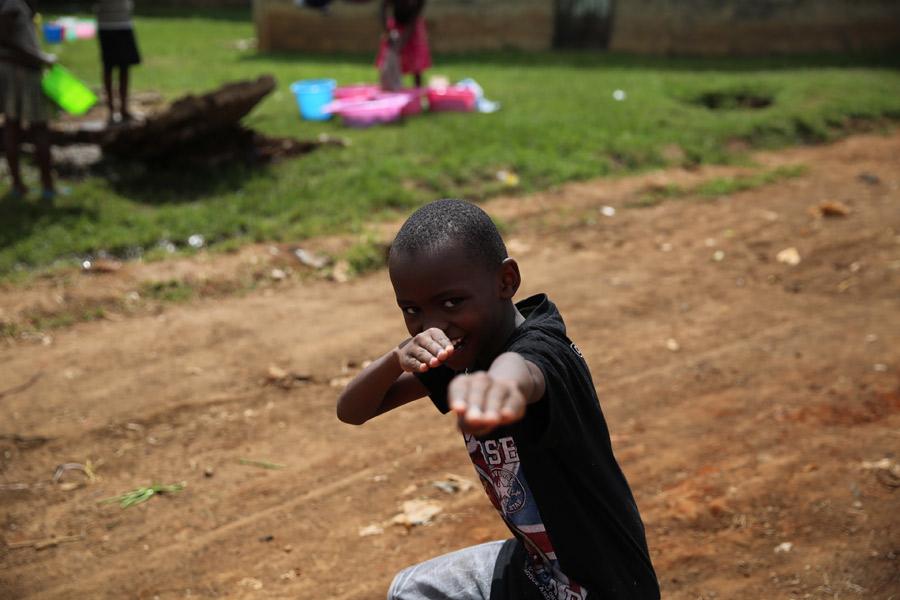 Anak-anak di Afrika menunjukkan kung fu China ~ China Indonesia Information