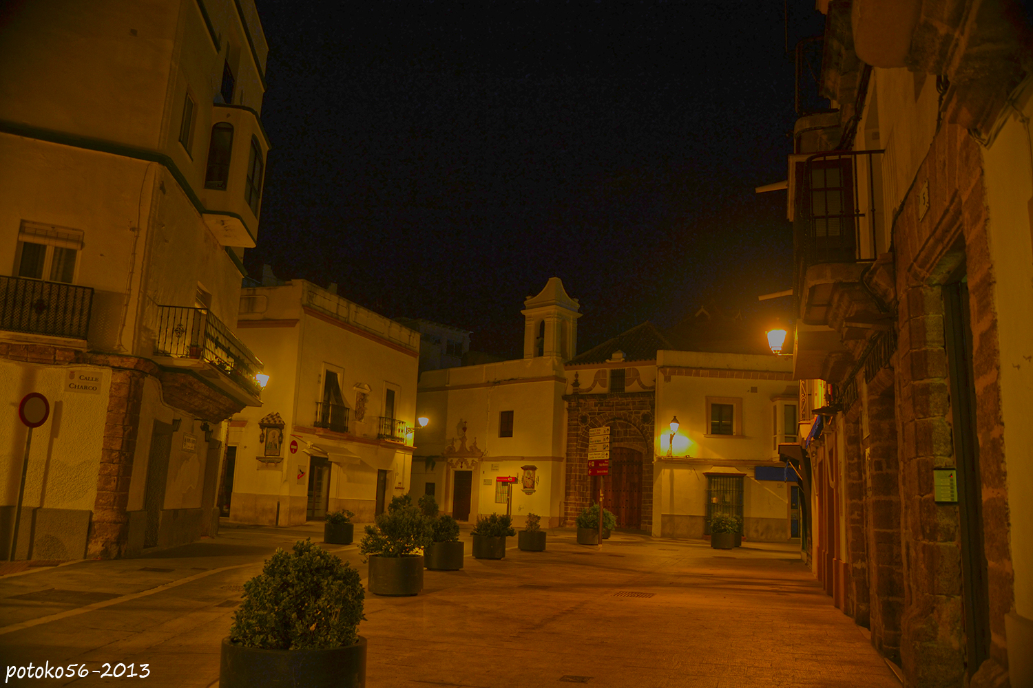 Plaza de Andalucia y frente de la Ermita de la Caridad Rota