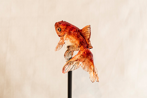 11-Goldfish-Ame-shin-Amezaiku-Japanese-Art-of-Candy-Animal-Sculptures-www-designstack-co