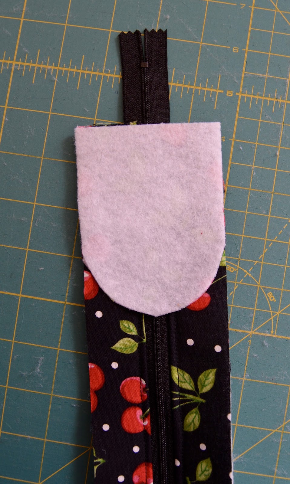 Roonie Ranching Piped Zipper Pouch Sewing Tutorial