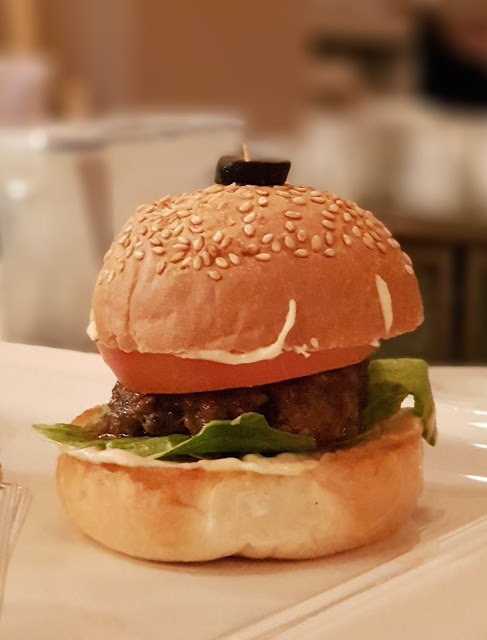food blogger dubai t lounge dilmah  lamb kofta burger