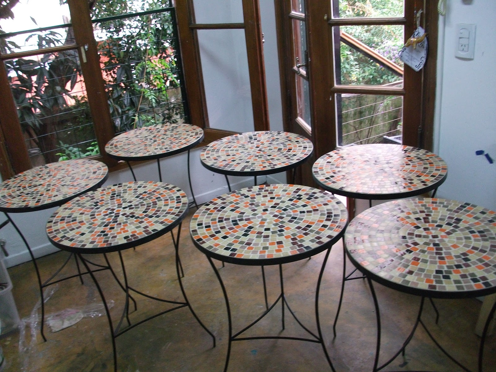 GwendyDecoración :: Mosaiquismo: MESAS PARA BAR!!!