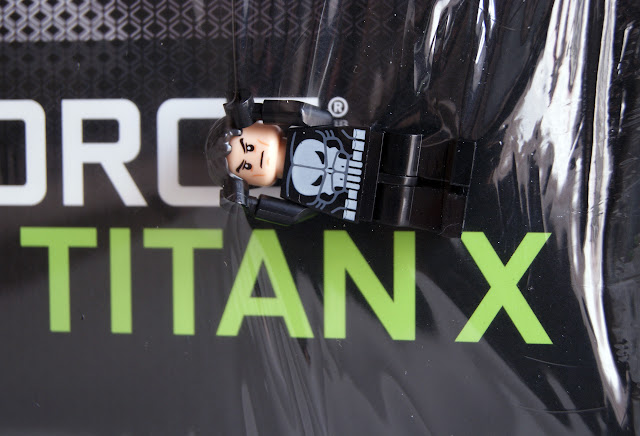 Puni encajado en caja de Titan X