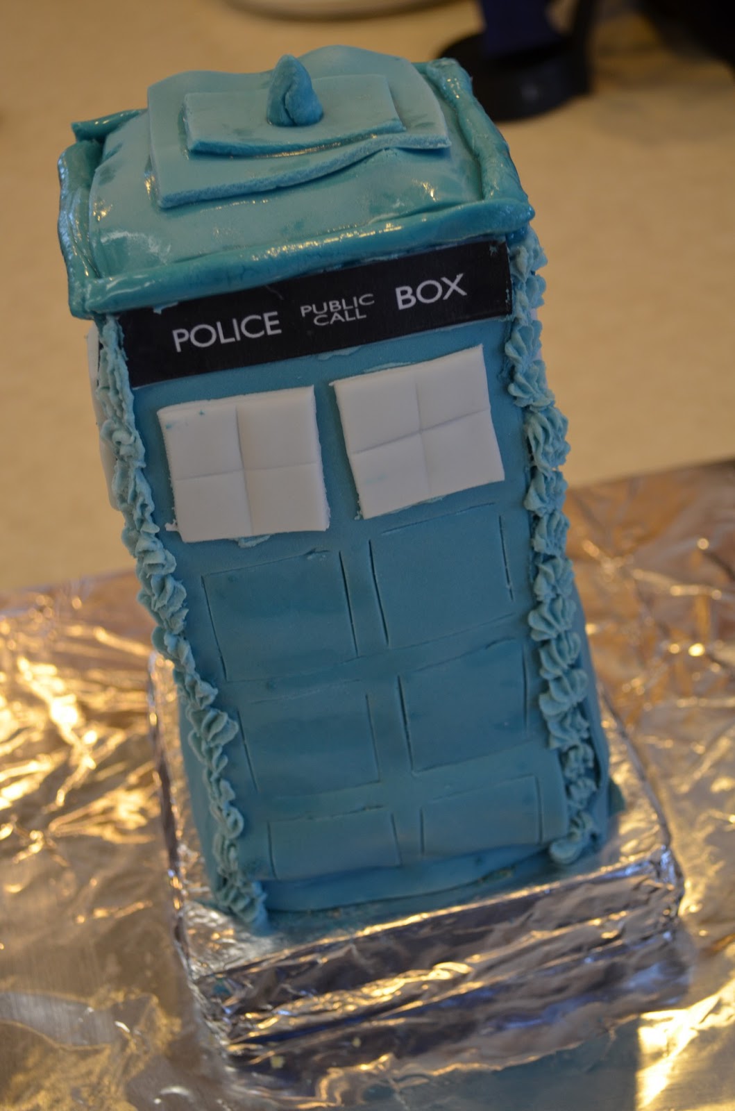 Laurie's Cake Hobby: The TARDIS Cake