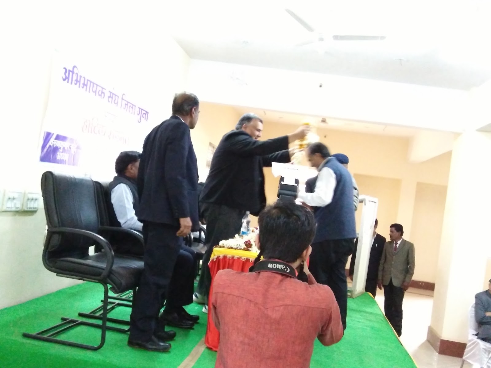 BAR ASSOCIATION GUNA अभिभाषक संघ गुना की कार्यकारिणी के शपथग्रहरण