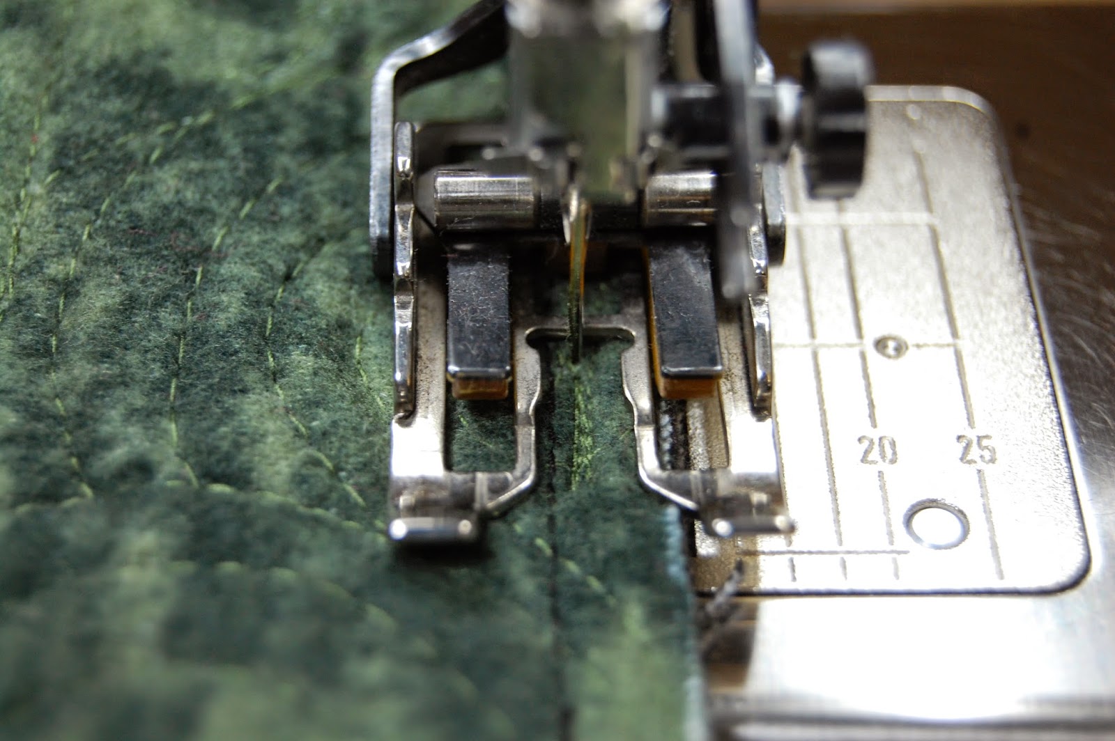 The Domestic Quilter Machine Quilting & Binding Quilting to the Edge