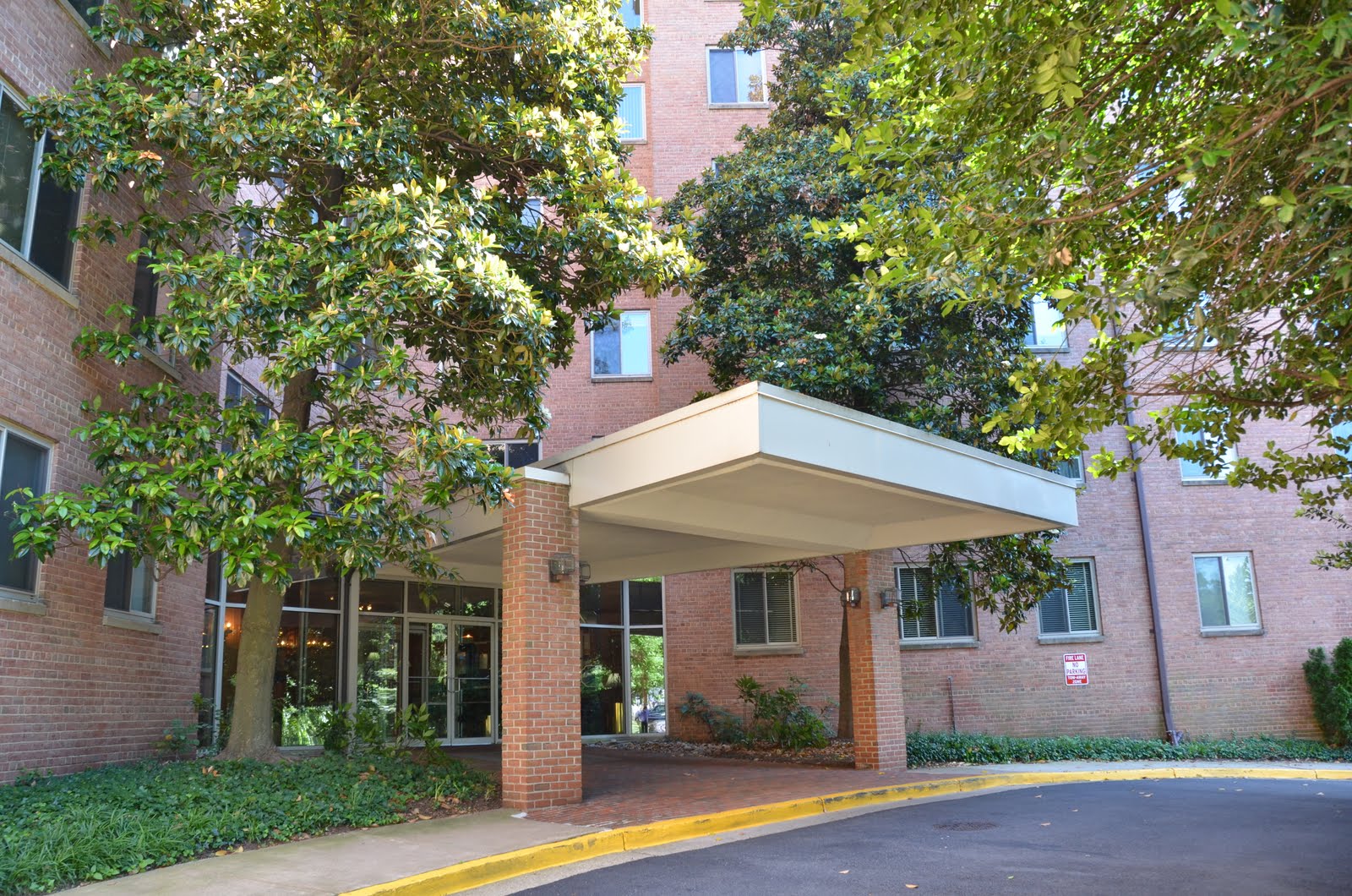 Northern Virginia Real Estate Cardinal House CondosArlington, VA