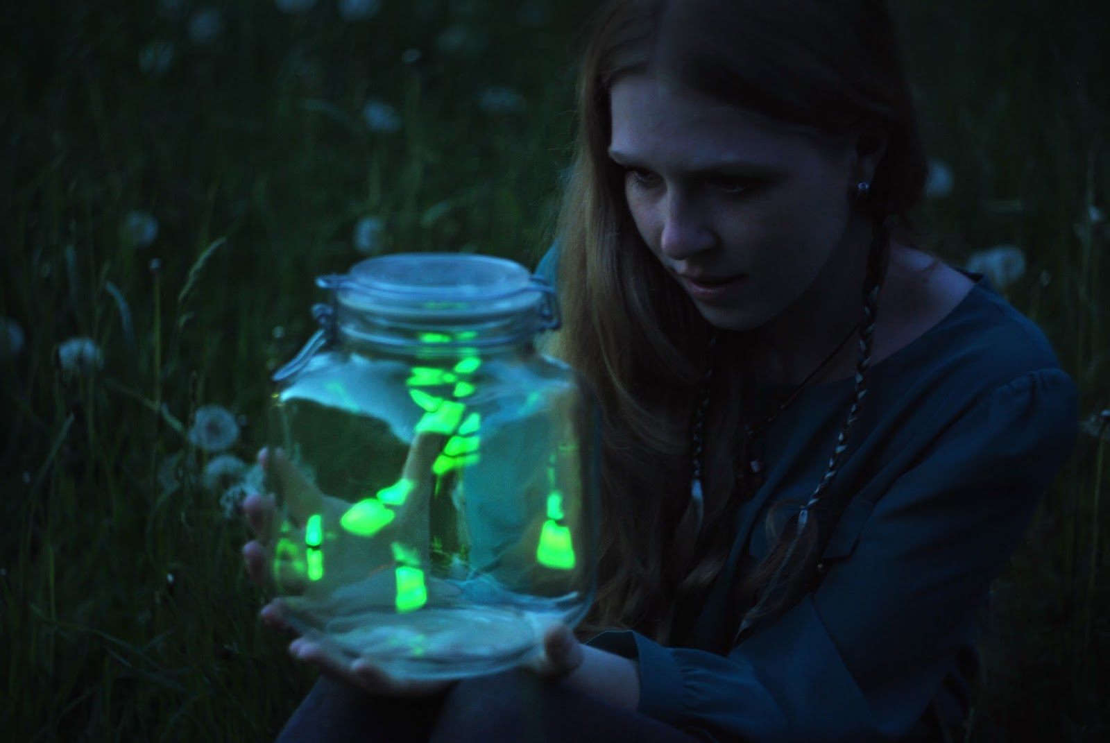 Светлячок сериал 2 сезон. Тропинка светлячков. Светлячок онкобольных. Игра memories of fireflies. Светлячок фильм 2019.