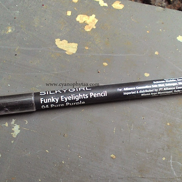 Review Silkygirl Funky Eyelight Pencil 04 Pure Purple 