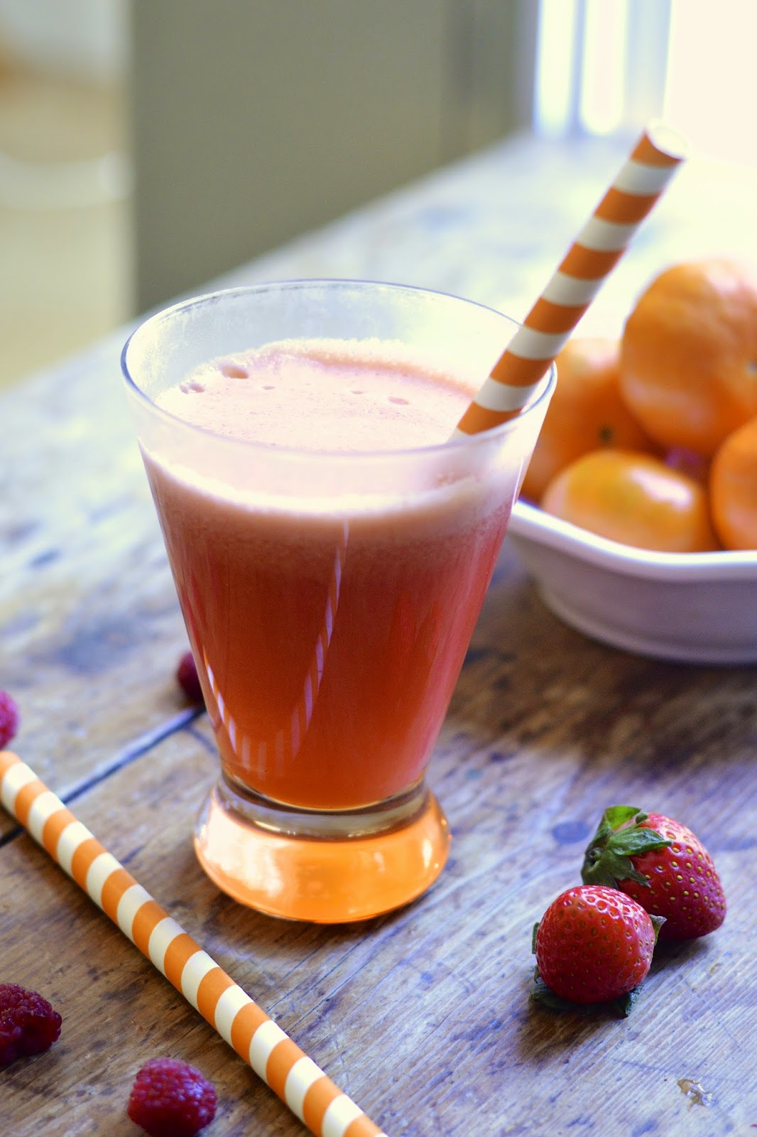 Strawberry Orange Smoothie | Virtually Homemade: Strawberry Orange Smoothie