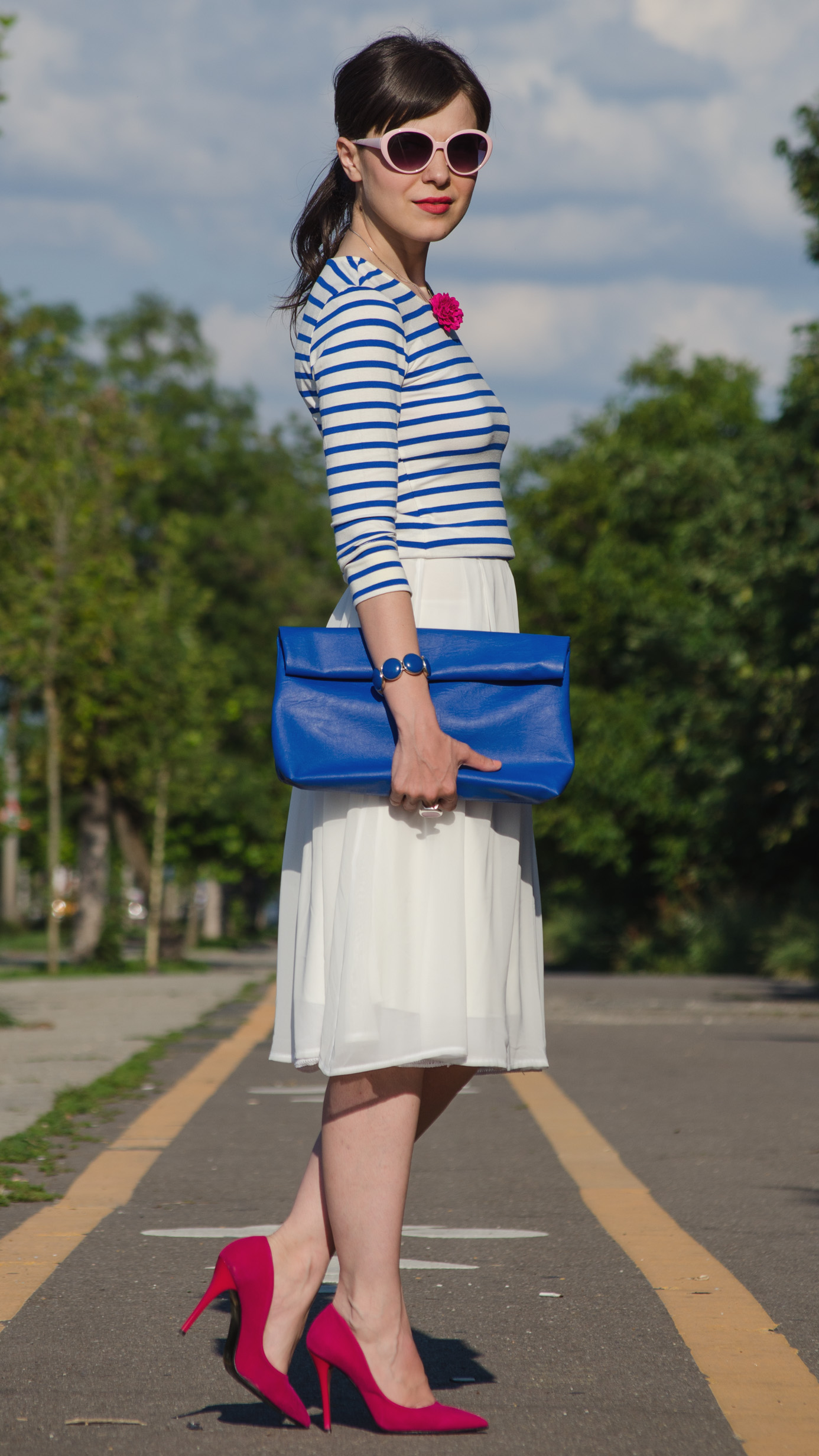 blue stripes top white skirt bright orchid fuchsia shoes blue bag