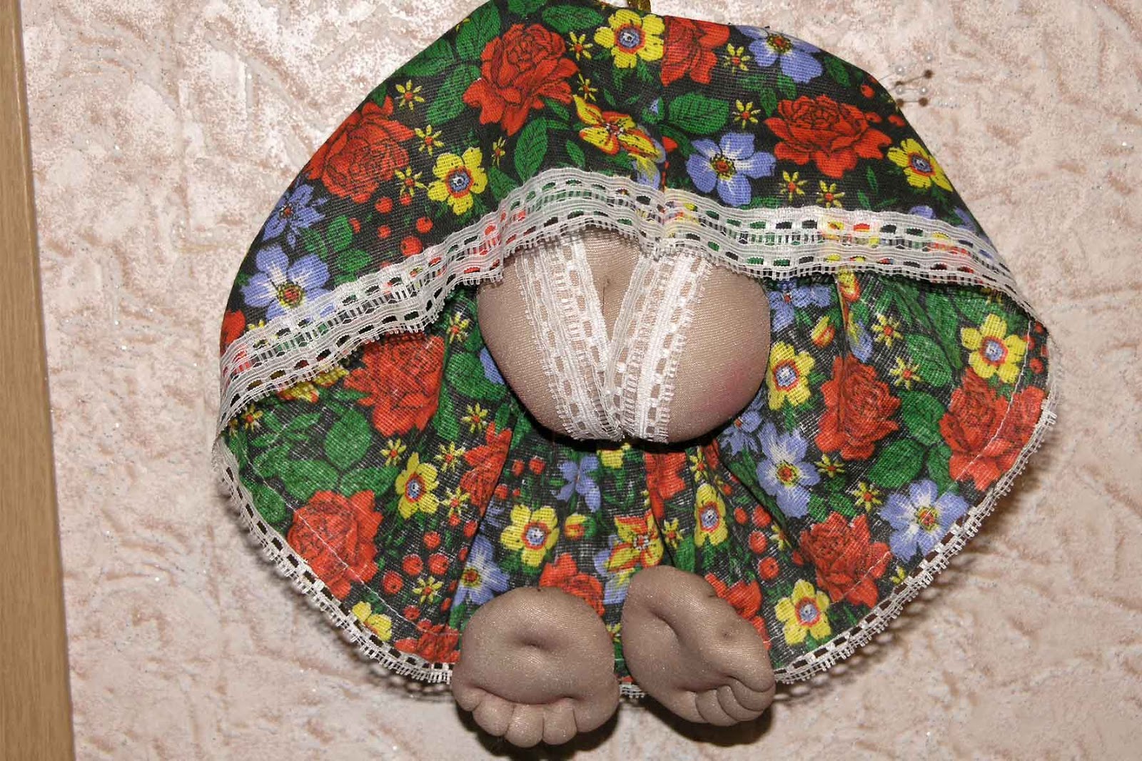 Магазин кукол и поделок.: Куклы разные