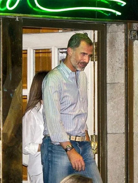 King Felipe and Queen Letizia watched movie of “high life” (Café Society), and at "Charing Boss" bar, style of Letiza, letiza fahions