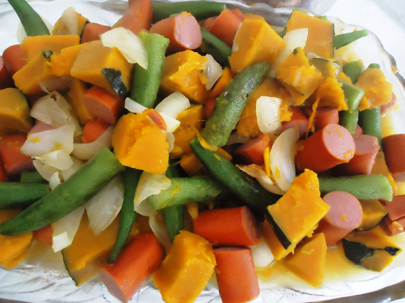 Mely's kitchen Sauted Squash and Okra with Hotdog
