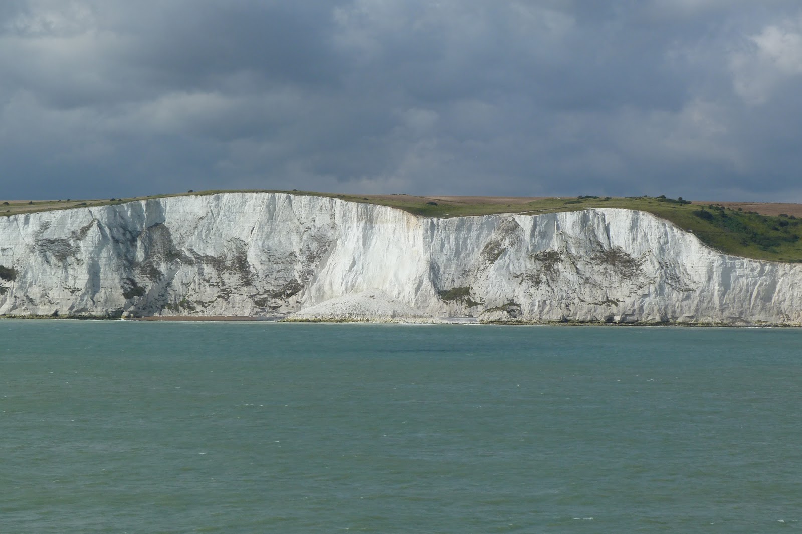 Deborah Lawrenson The white cliffs of Dover