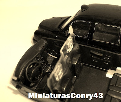 Taxi Londonien TX4 2009 Miniature 1/43 IXO Altaya - Boîte Légèrement Usée