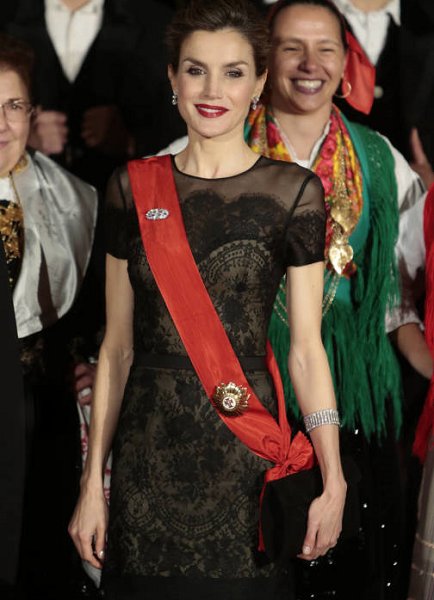 Queen Letizia wore Carolina Herrera Short Sleeve Tiered Lace Evening Gown. Queen Letizia visit Portugal.
