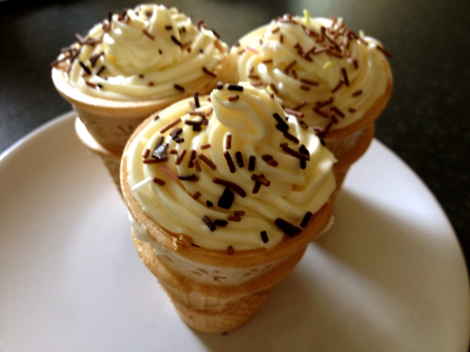 Little Violet Ribbon MELTING ICE CREAM CUPCAKES