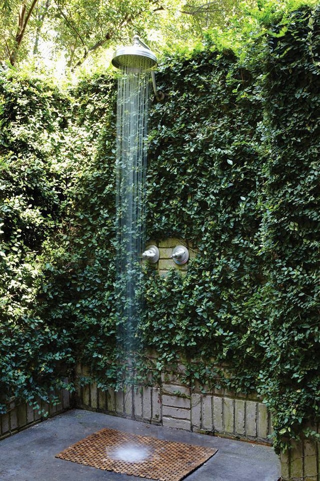 rainforest-ivy-outdoor-shower-ideas