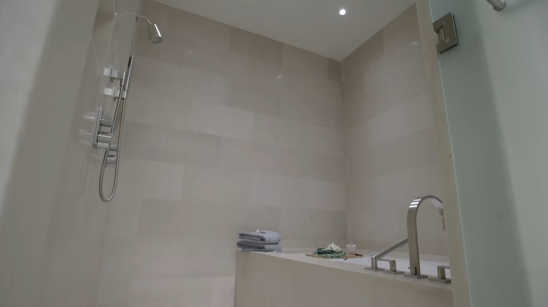 31 Interior Design Photos vs. 1388 Ala Moana Blvd #2801, Honolulu Luxury Penthouse Tour