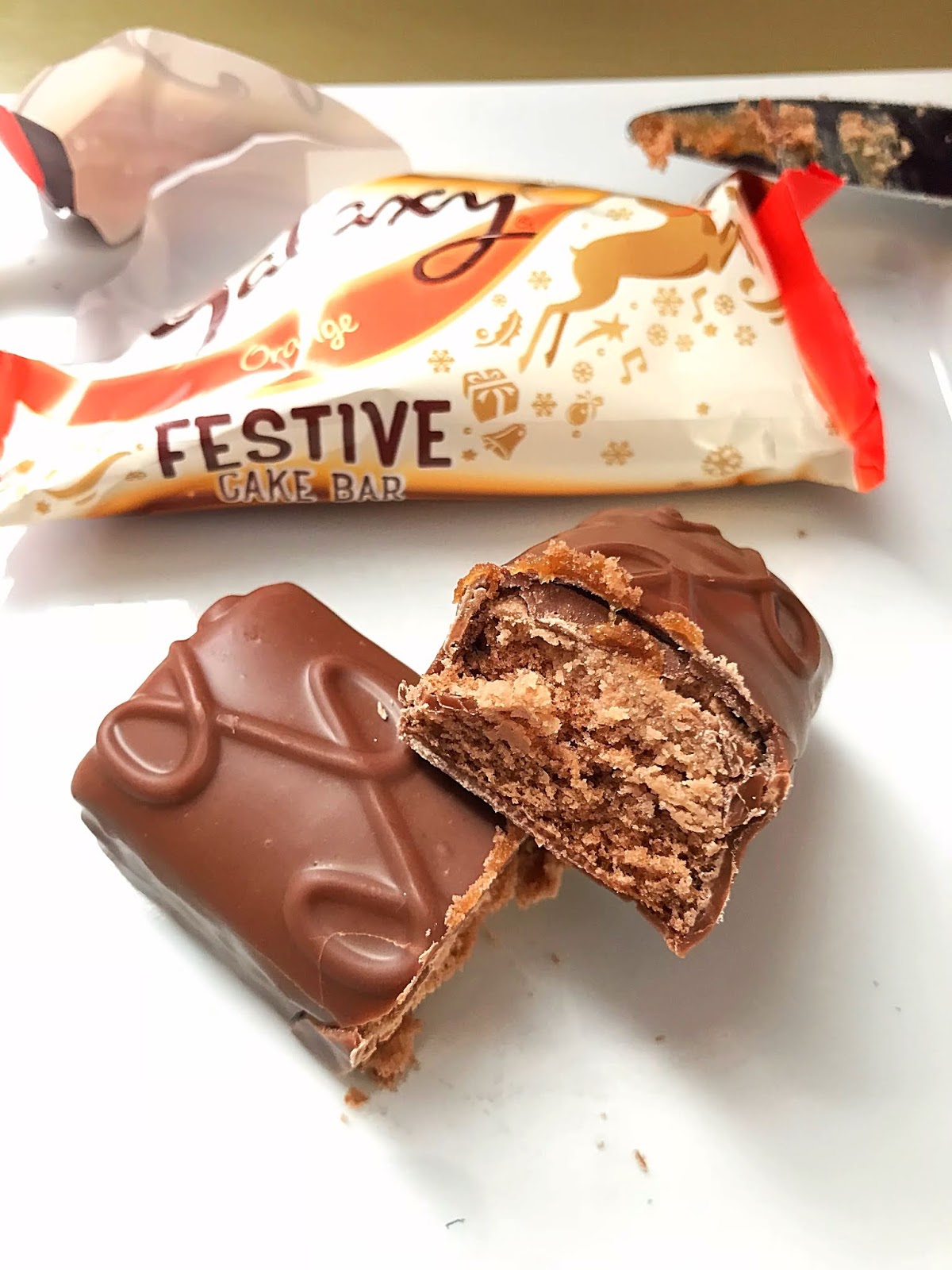 Galaxy Cake Bar Selection Cracker