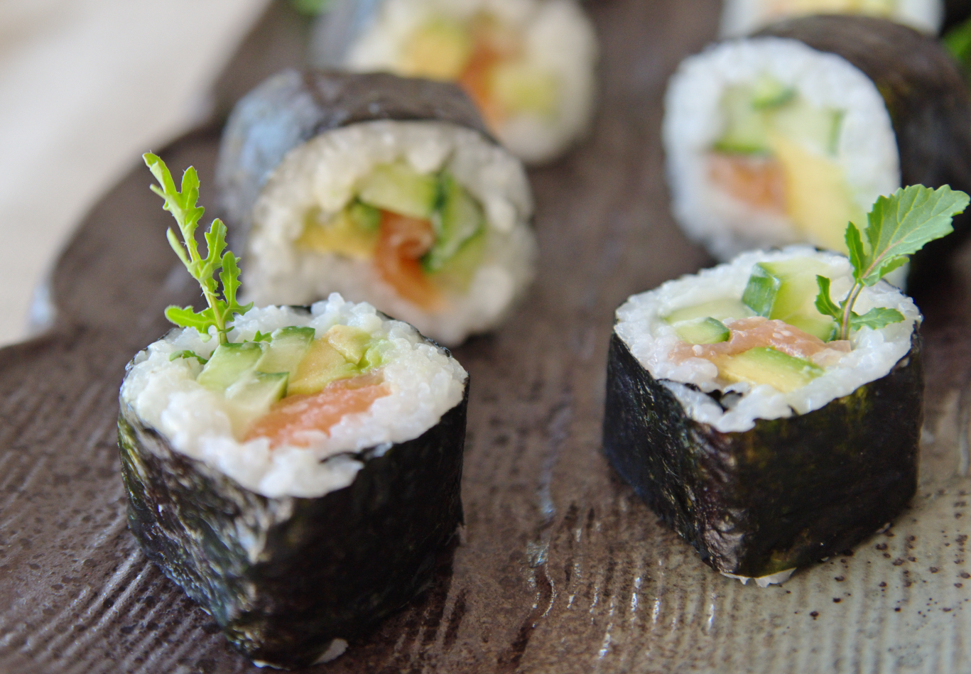 We Love to Cook: Maki-Sushi mit geräuchertem Lachs und Avocado: Sushi ...
