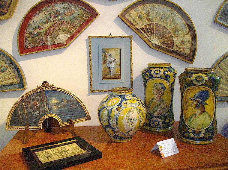 Antique ceramics and fan paintings at Cortonantiquaria