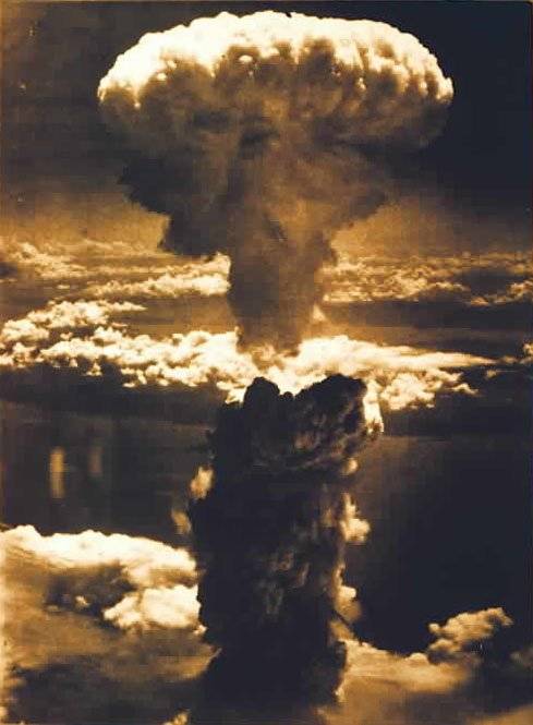 Hiroshima_Nagasaki_in_1945_1.jpg