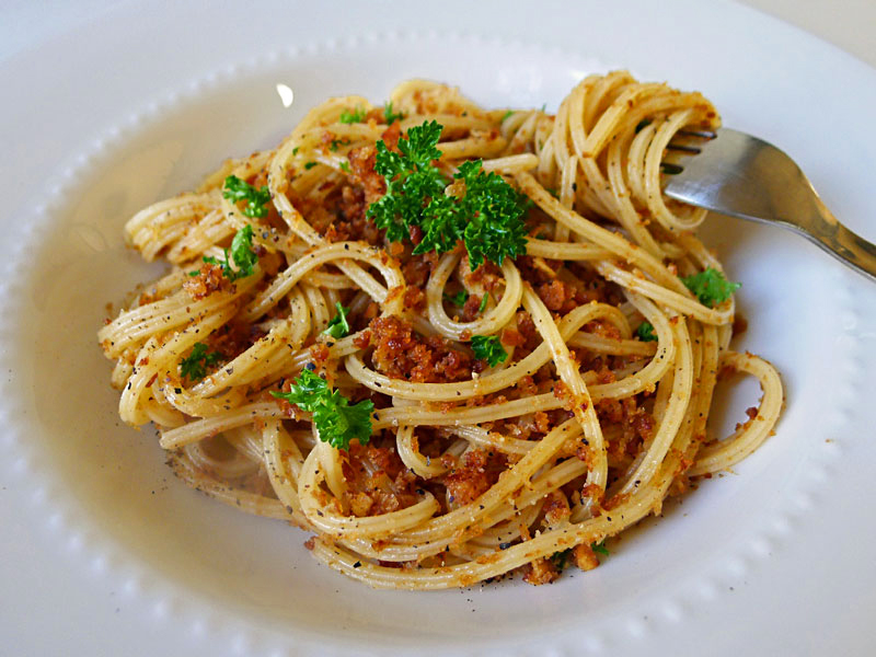 Cooking Weekends: Spaghetti with Savory Breadcrumbs