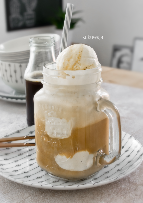kukuwaja: Eiskaffee mit hausgemachtem Vanilleeis