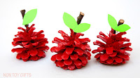 http://nontoygifts.com/pinecone-apple-craft/