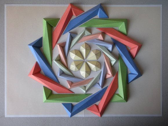 kota hiratsuka mosaicos de origami papel colorido