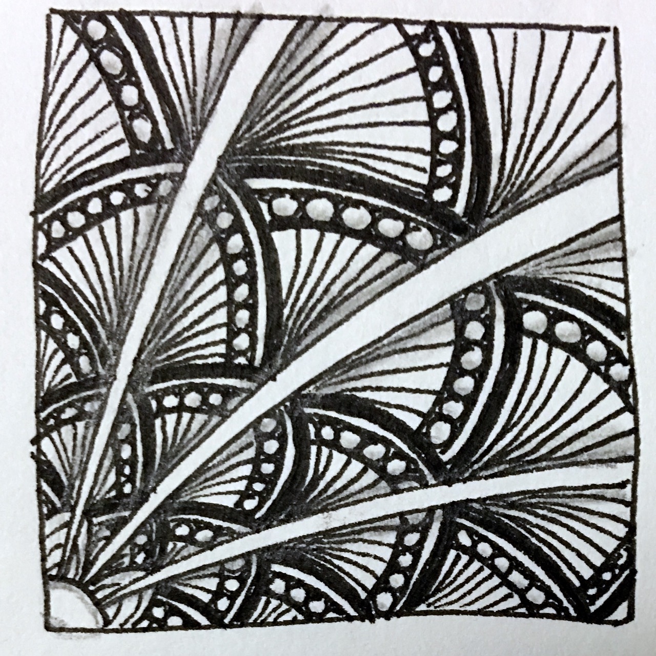 Step by step tutorial on how to draw Zentangle artwork