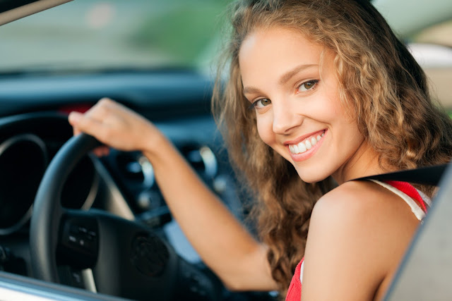 Mulheres ao volante: Estudos afirmam que elas dirigem melhor do que os homens