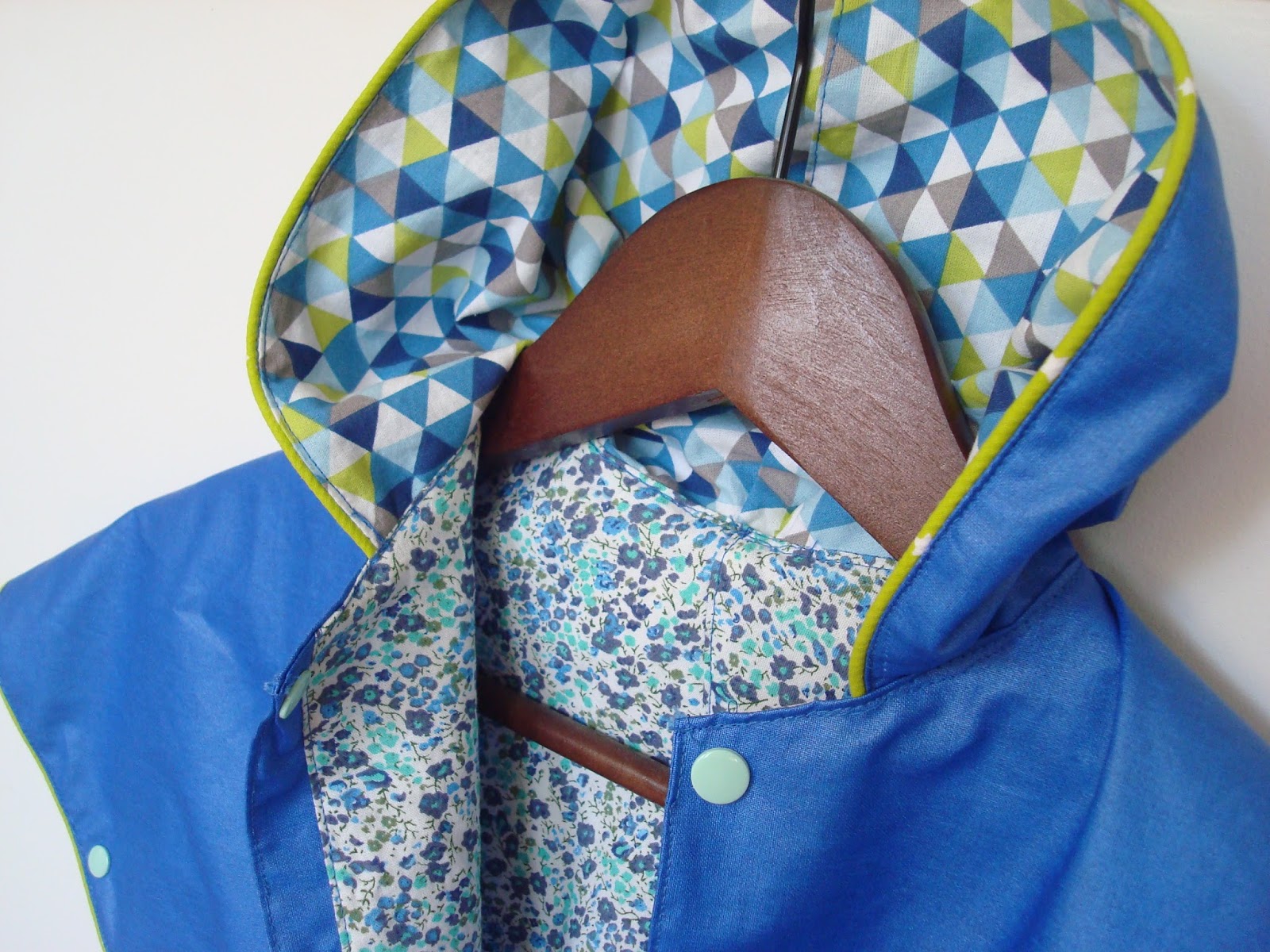 Lalou Cr?�a: La cape de pluie