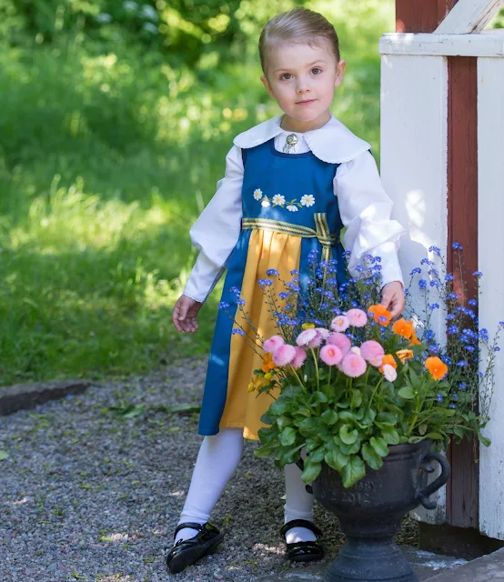 The Monarchy in Sweden celebrates its National Day and on this occasion of the Royal House of Sweden published a new photo of Princess Estelle 