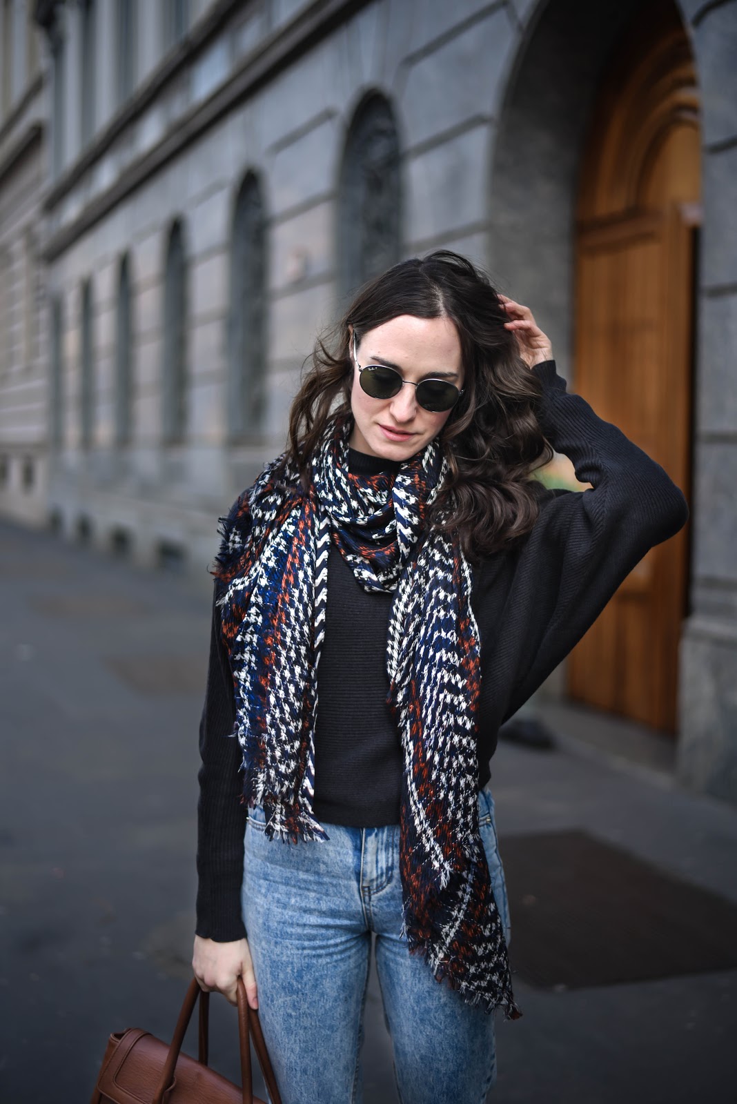 mom_jeans_scarf_street_style_milano_fashion_look