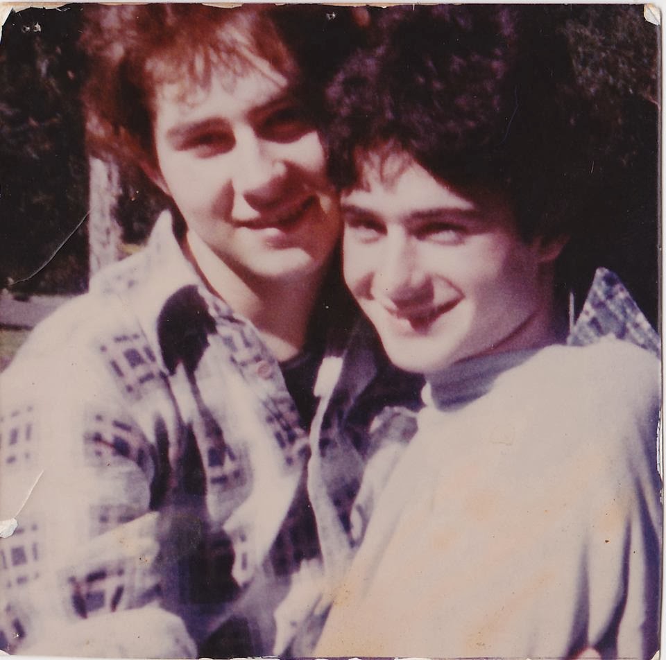 De nuevo alzo mi voz para