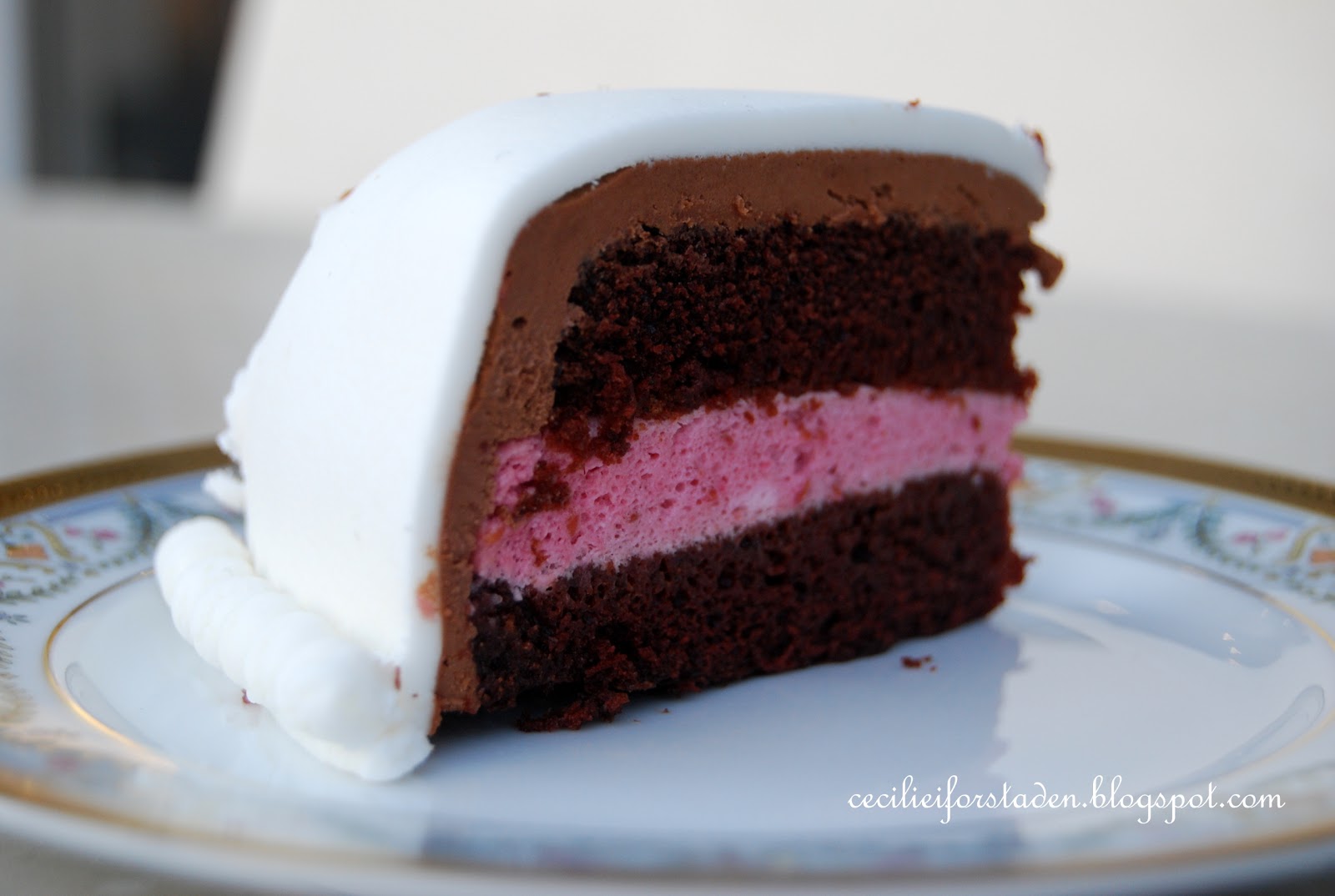 sjokoladekake med fondant lokk oppskrift