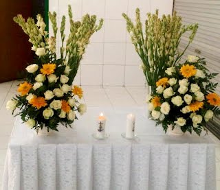 Bunga Untuk Meja Altar