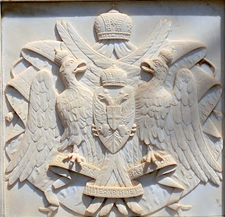 το ταφικό μνημείο των Ροδοκανακιδών στο ορθόδοξο νεκροταφείο του αγίου Γεωργίου στην Ερμούπολη