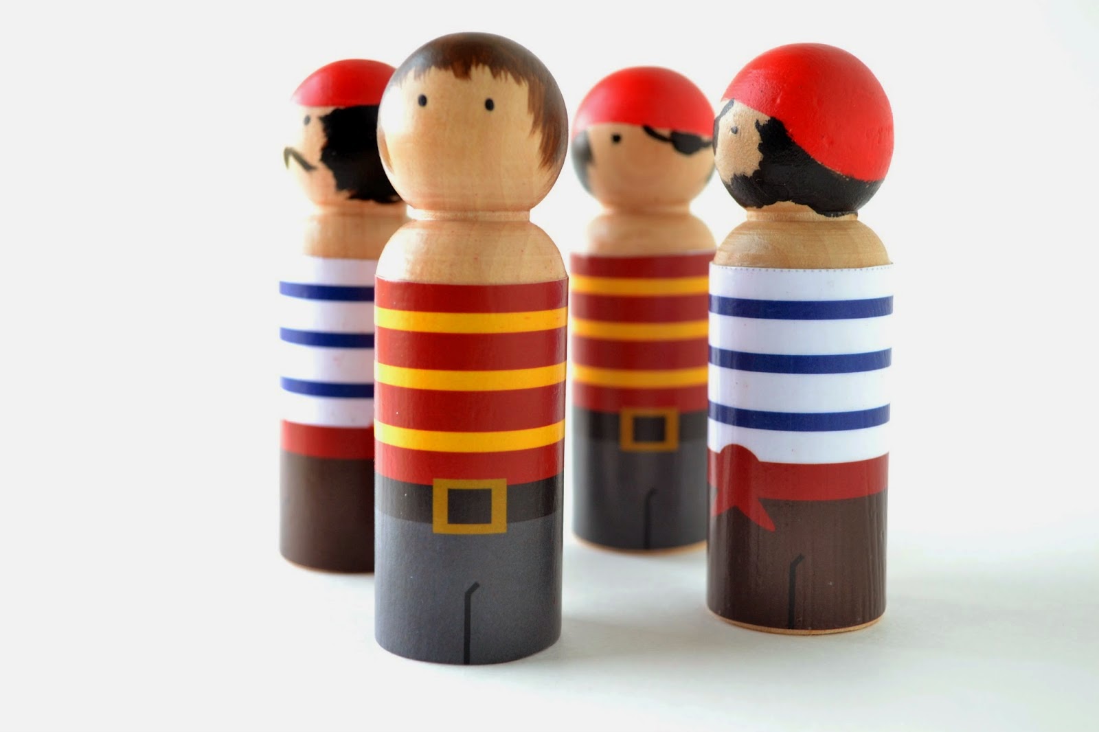 http://www.untrendylife.com/2014/03/peg-people-pirate-clothes-free-printable.html