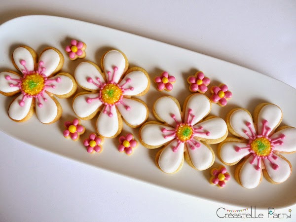 Créastelle Party sablés décorés fleurs / flowers decorated cookies